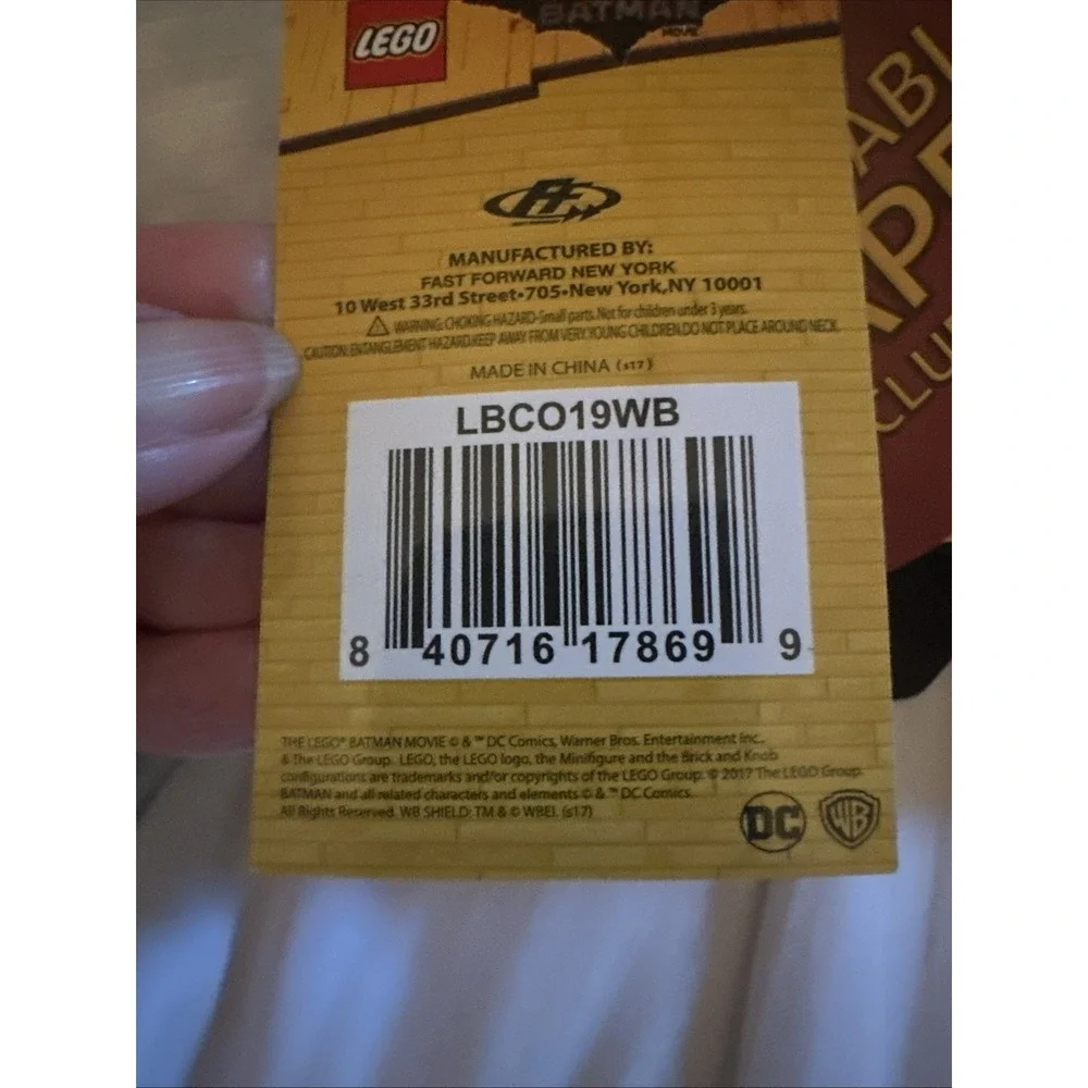 The Lego Batman Movie Exclusive Lunchbox w/ Removable Cape